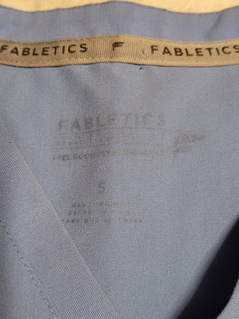 Light Blue Scrub Set - Fabletics - Picture 4 of 7